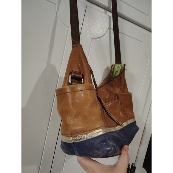 The Sak Tan and Navy  Leather Shoulder Bag with Logo Tag Purse Handbag - Picture 2 of 9